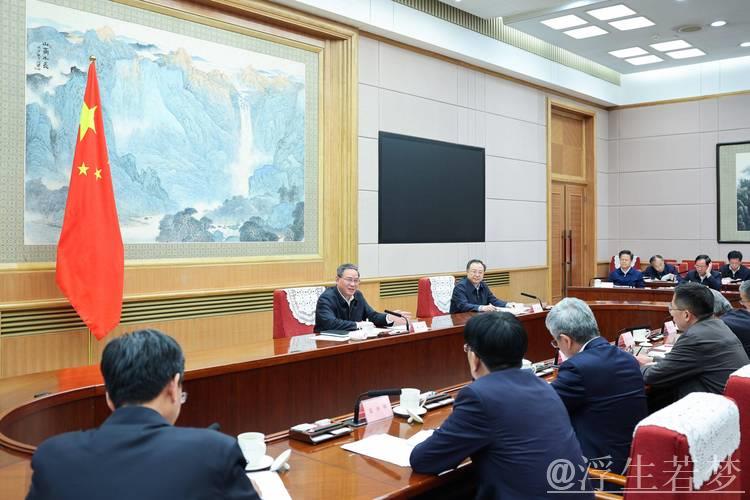李强主持国务院常务会议：推动美丽河湖保护建设，强化困境儿童福利保障
