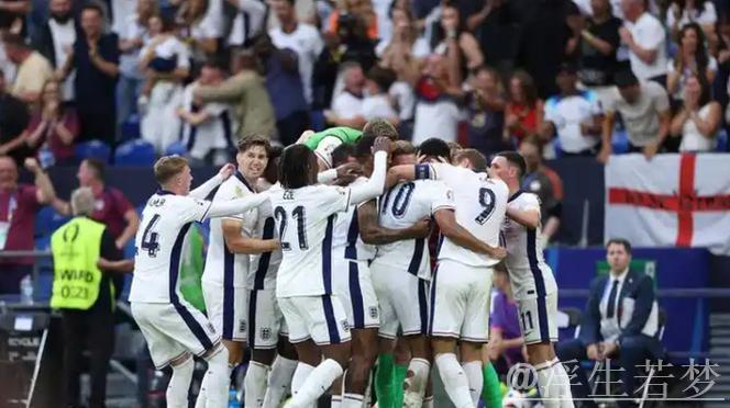 前曼联和英格兰中场林加德在首尔足球俱乐部告别中进球