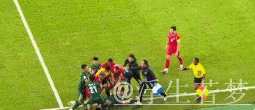 亚冠激烈冲突!15人互相推搡,3人染黄柏杨染红,国安3次恶斗 亚冠激烈冲突!15人互相推搡,3人染黄柏杨染红,国安3次恶斗